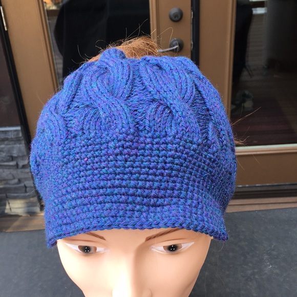 Hand Knit Messy Bun Hat/Toque - Picture 3 of 6